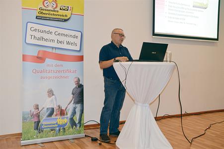 Küchenchef Christian Hügelsberger bei seinem Vortrag im VITHAL Sport- und Gesundheitszentrum Thalheim